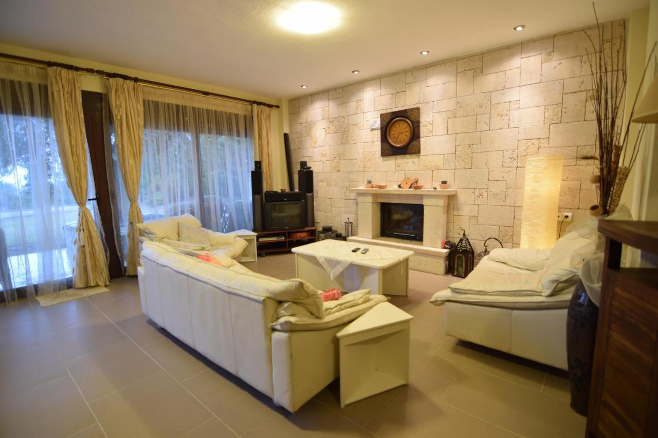 The Olive House Villa Nea Skioni Rum bild