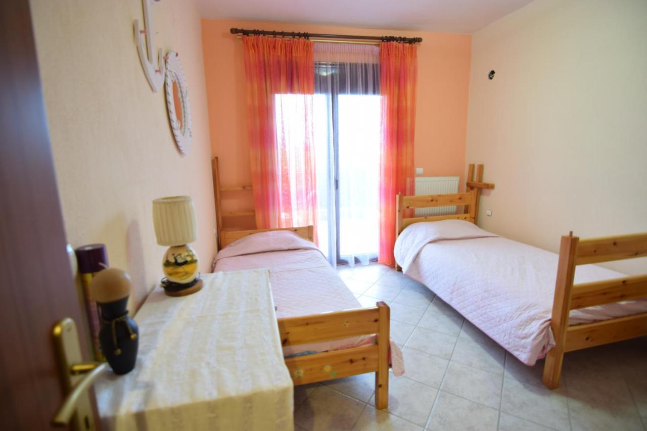 The Olive House Villa Nea Skioni Rum bild